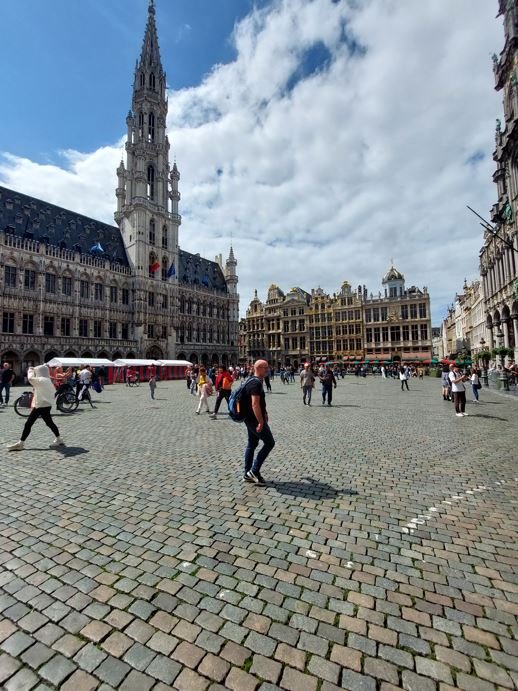 Gullivers staff member in Belgium