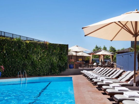Four Seasons Hotel Sydney Pool Image