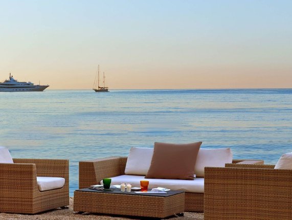 Hotel in Monte Carlo Le Meridien Beach Plaza beach
