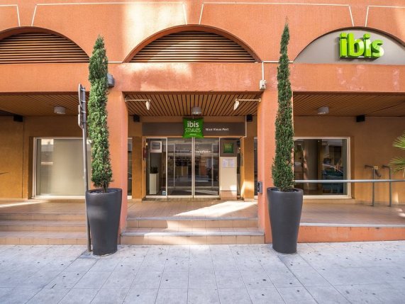 Ibis Styles Nice Vieux Port Hotel entrance
