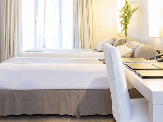 Loi Suites Hotel room 