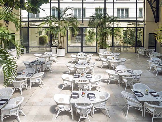 Loi Suites Hotel restaurant 