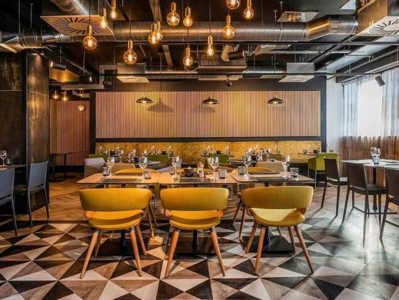 Mercure Hotel Newport interior
