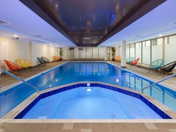 Rydges Sydney Central pool-area image
